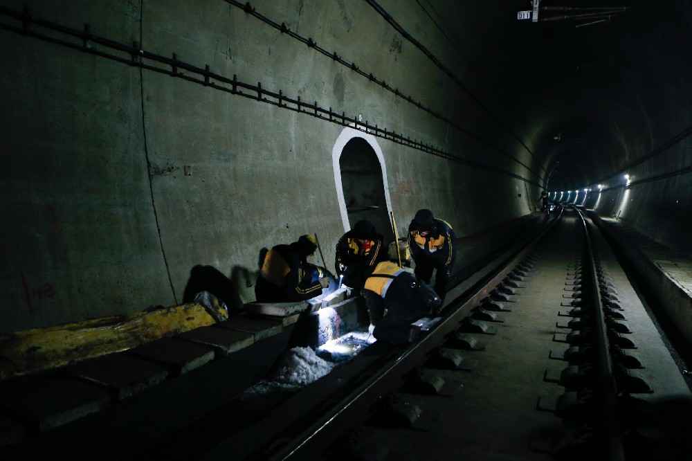 太仆寺铁路运营隧道病害现状